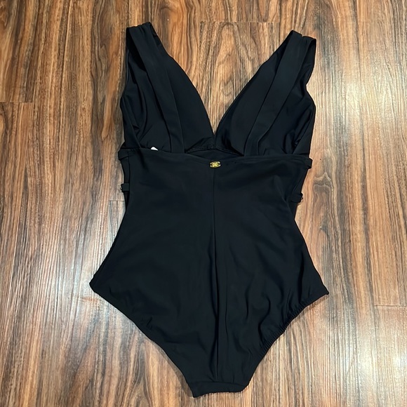 Amoressa Romancing The Stone Lupita Plunge Stud Waist - Picture 11 of 15